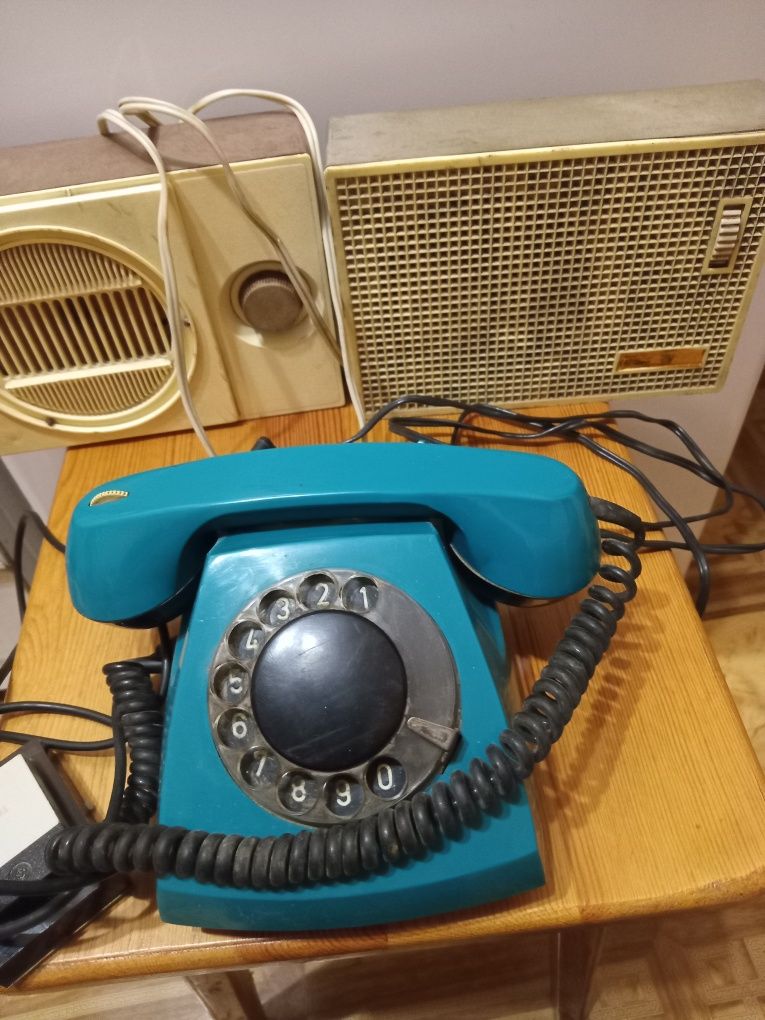 Продам радиоприемники и телефонный аппарат70-х годов прошлого столетия