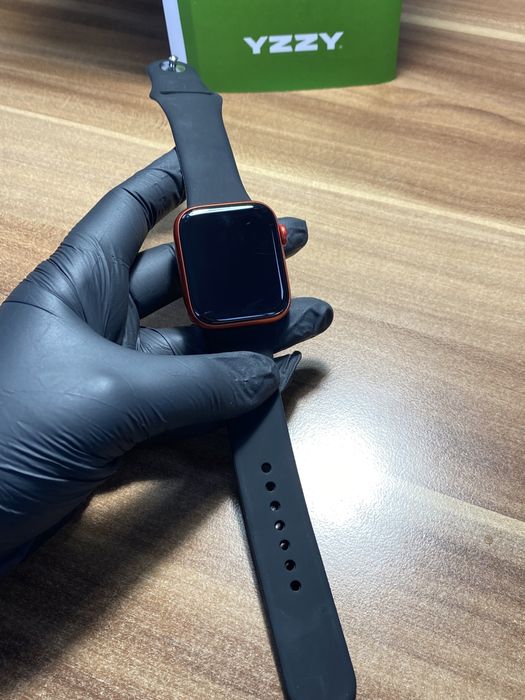 Apple Watch Seria 6 / 44 mm / GPS / Red / Sănătate baterie 71% / Bun |