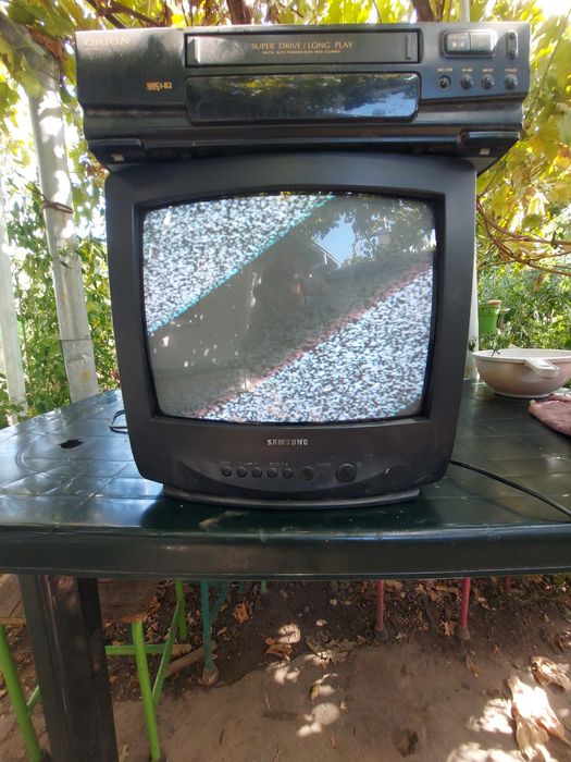 Televizoare cu tub Samsung ck20s20bt și cb-14f1z și un video player