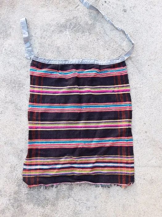 Продавам народни престилки