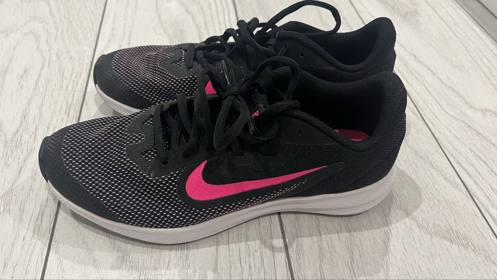 Дамски маратонки Nike