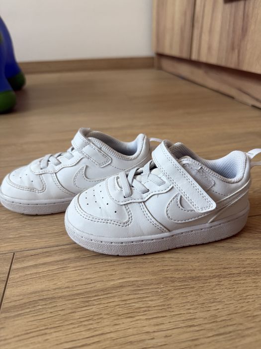 Маратонки Nike бели