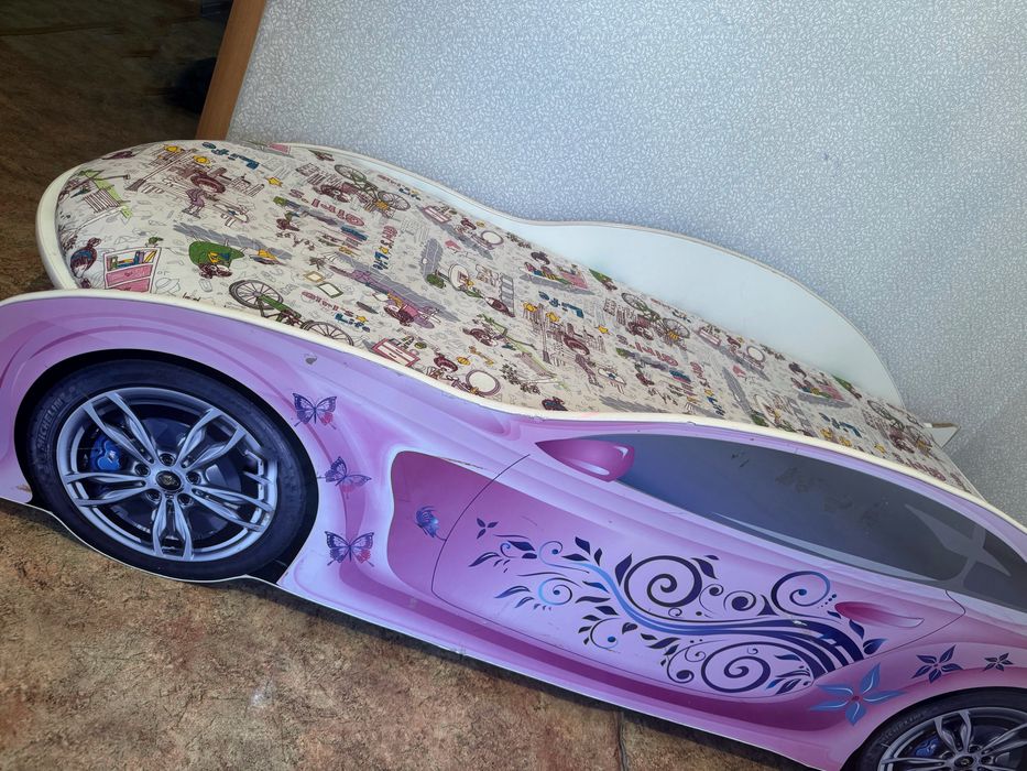 Продам кровать машина, для девочки, матрас не продавлен, чистый