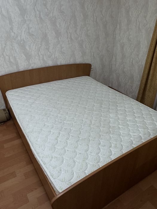 Продаю кровать с матрасом