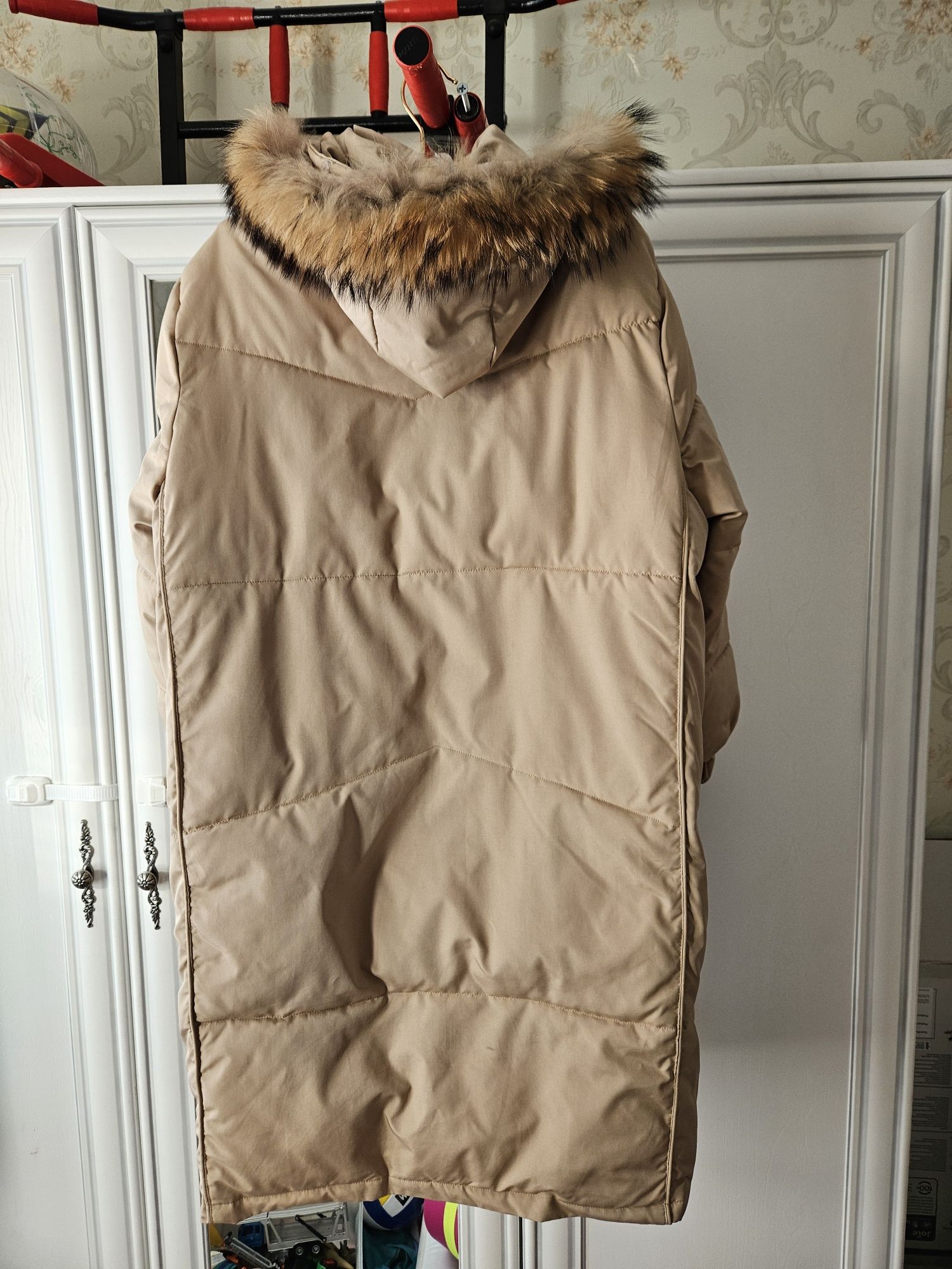Куртка зимняя (с натуральным мехом на капюшоне)