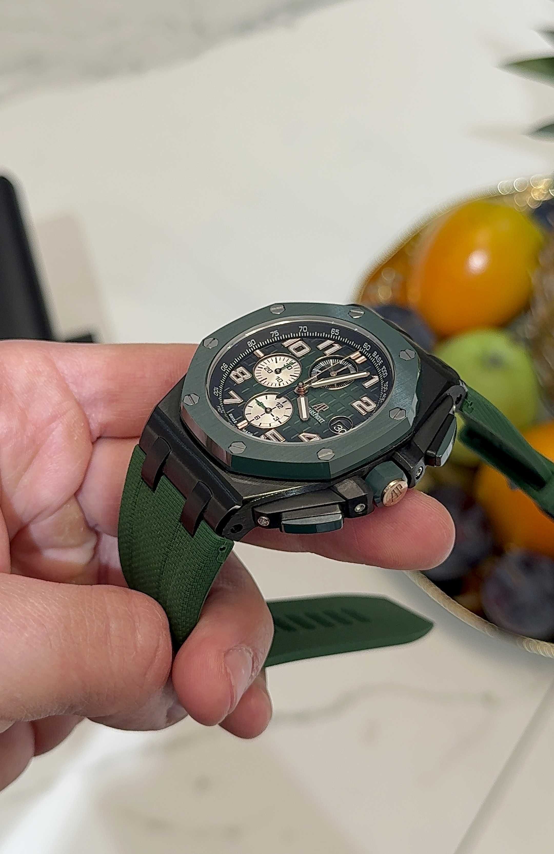 Мъжки Часовници черно-зелено 44mm
