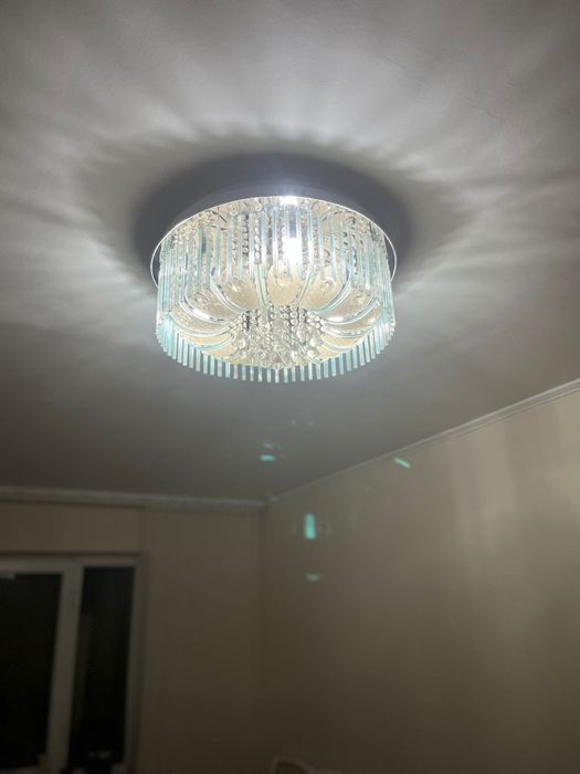 Срочно продается люстра