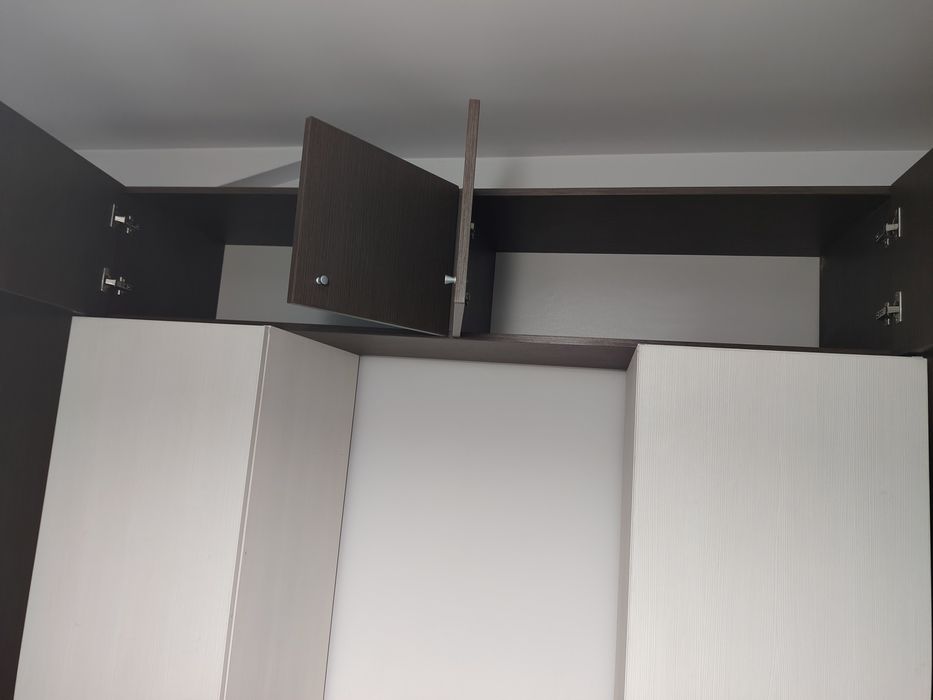 Dulap dormitor maro cu alb!