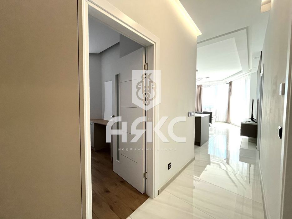 Тристаен обзаведен апартамент в кв. Кръстова вада