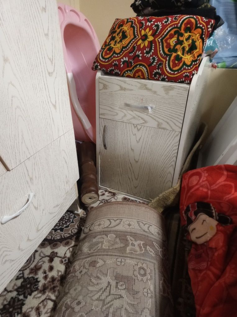Детский кровать билан шкафини и тумбочкасини сотаман