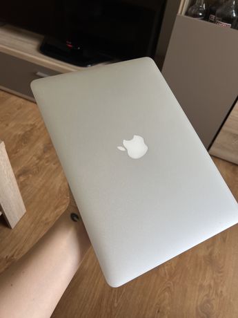 Vând Apple MacBook Air 3,2