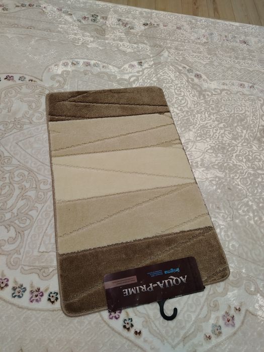 Ванный коврик сатылады новый усталмаган  олшеми ени 60см узыны 1метр