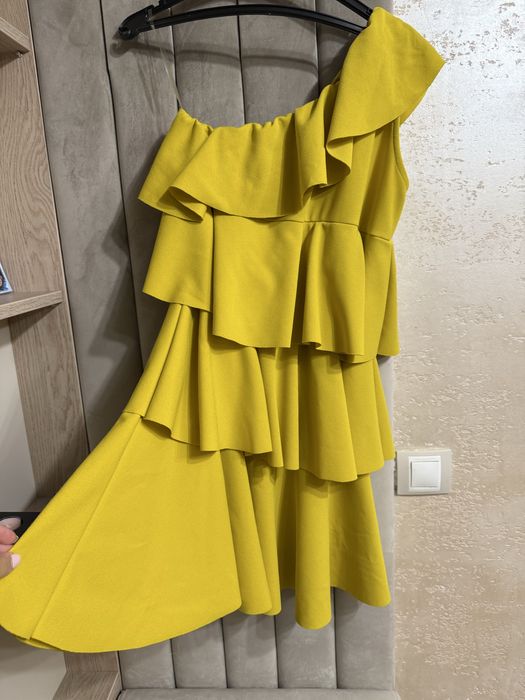 Дамска рокля с воали