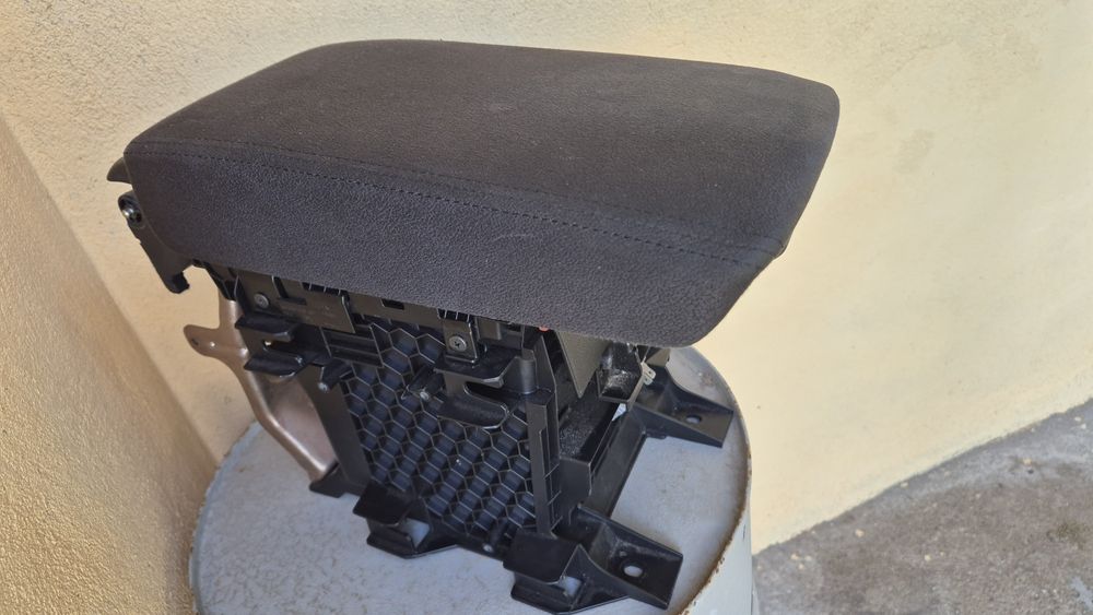Подлакътник Honda Acord 8