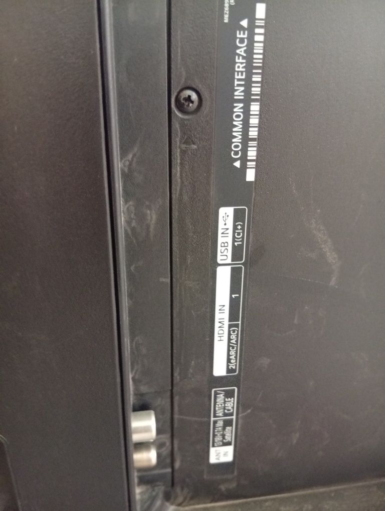 Телвизор LG 65  ekran ketgan 1xafta iwlagan