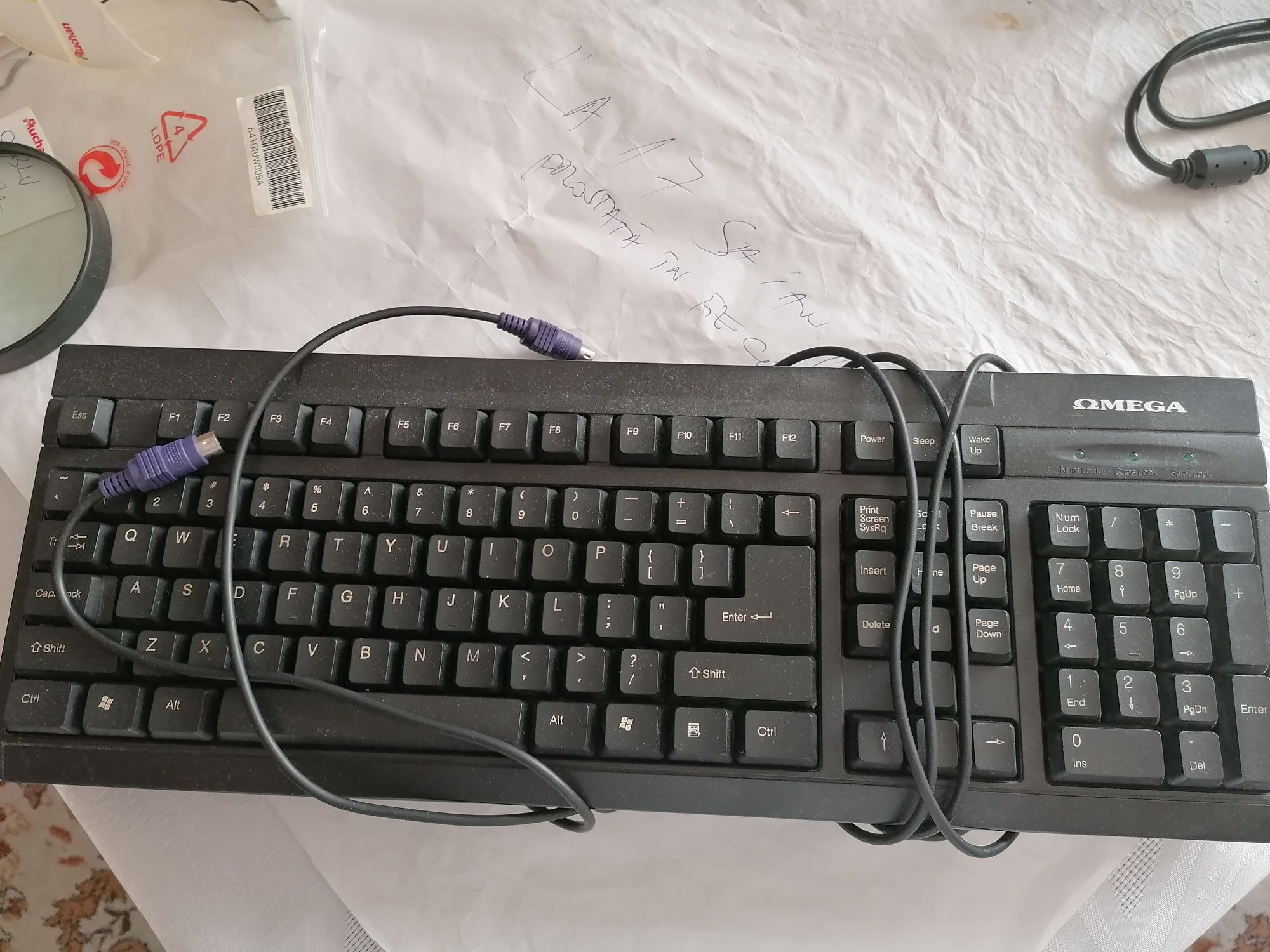 Tastaturi omega negre