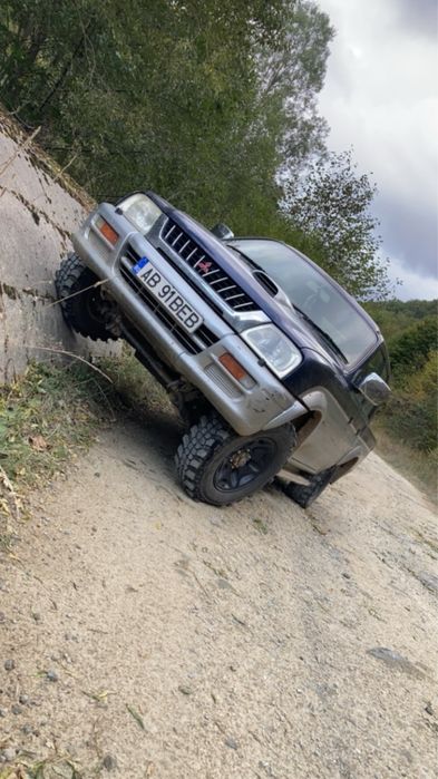 Vand L200 volan pe partea dreapta
