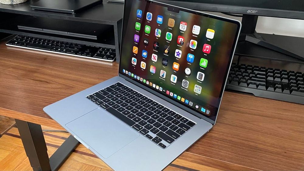 Macbook air m 4 16/256 100% 22 sikl 25 soatgacha yetadi quvati 10/10