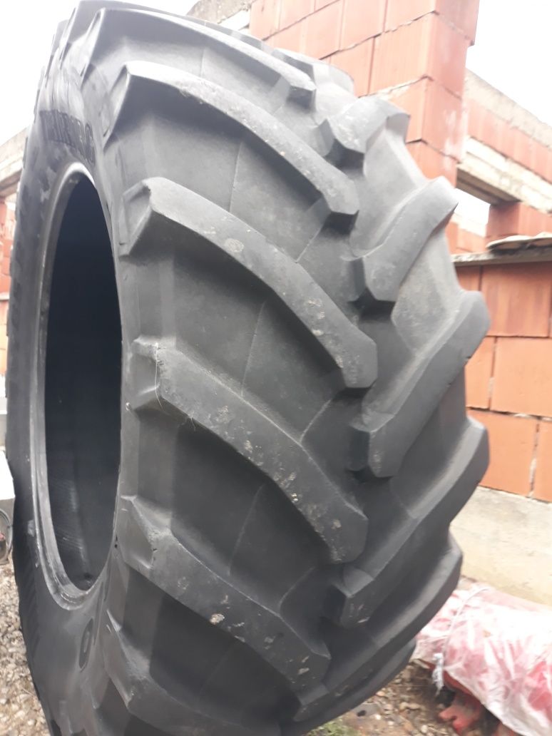 Cauciucuri 650/65R42 și 710/60R42 Trelleborg și Continental