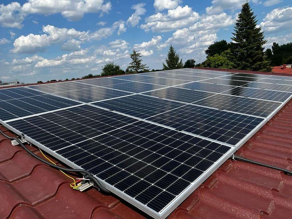 Vând sistem fotovoltaic 3,5 kw complet cu  acumulatori!