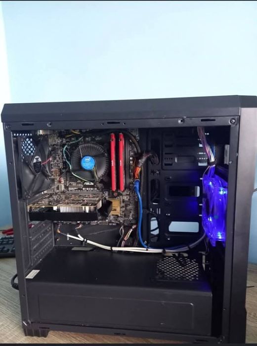 Компютър за лек Gaming и Multitasking