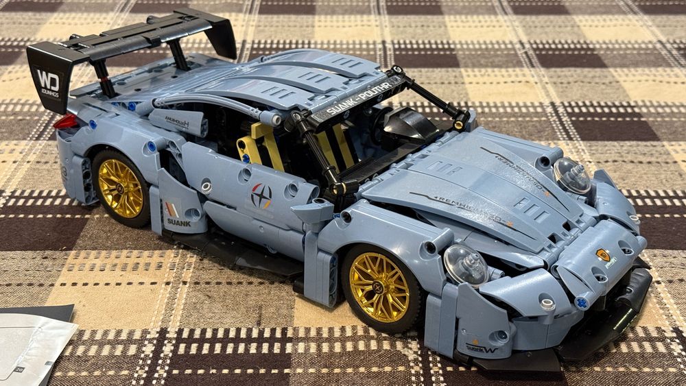 Сглобена кола тип лего конструктор