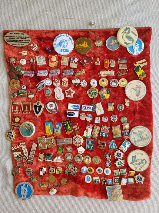 Продам значки времен СССР