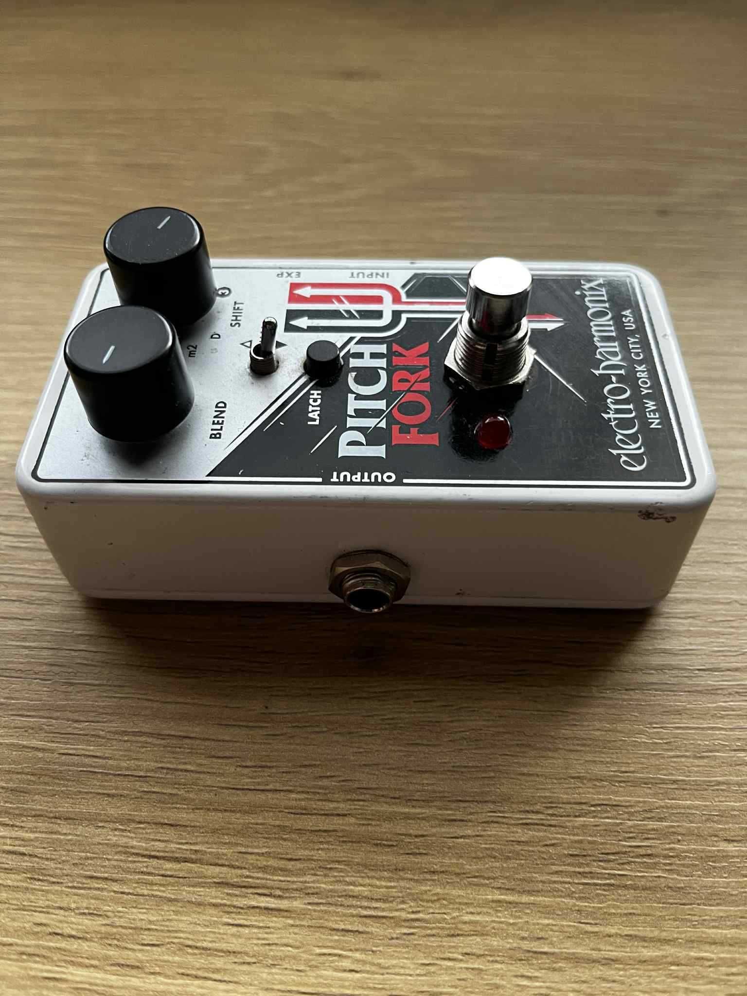 Electro-Harmonix Pitch Fork (октавер за китара)