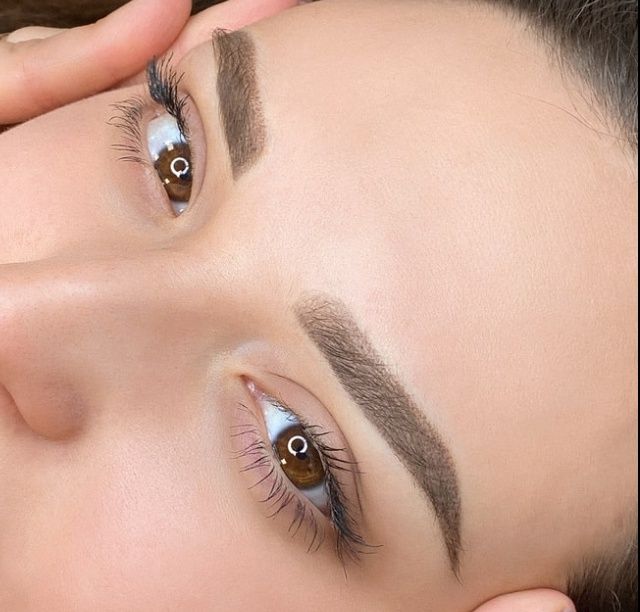 Micropigmentare buze si sprancene