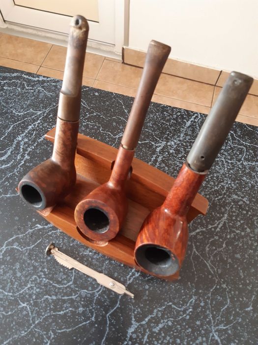 Set 3 pipe de colectie pe suport lemn cu 3 accesorii pt ele