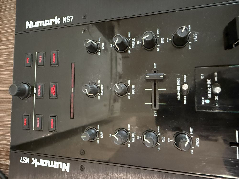 Numark NS7 Пулт