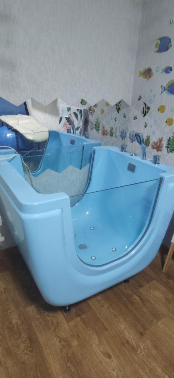 Гидромассажная ванна +в комплекте 2 массажного столика, 2 шкафа