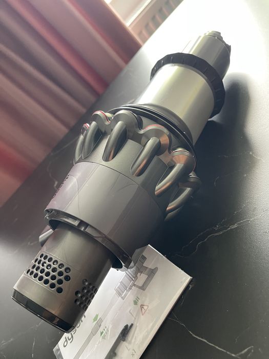 Aspirator v15 corp motor cu ciclon