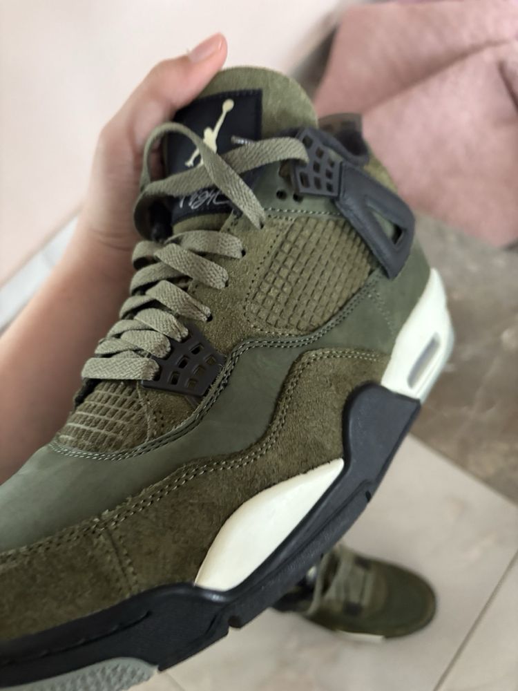 Air Jordan 4 Retro