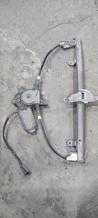 Стеклоподъёмник Nissan Primera P10