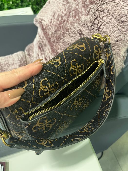 Дамска чанта Guess