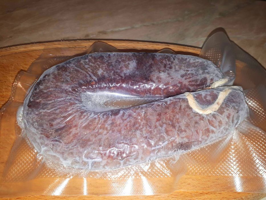 Домашна сланина и домашен телешки суджук