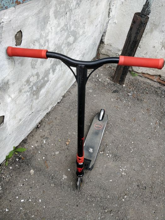 Продам самокат трюковой