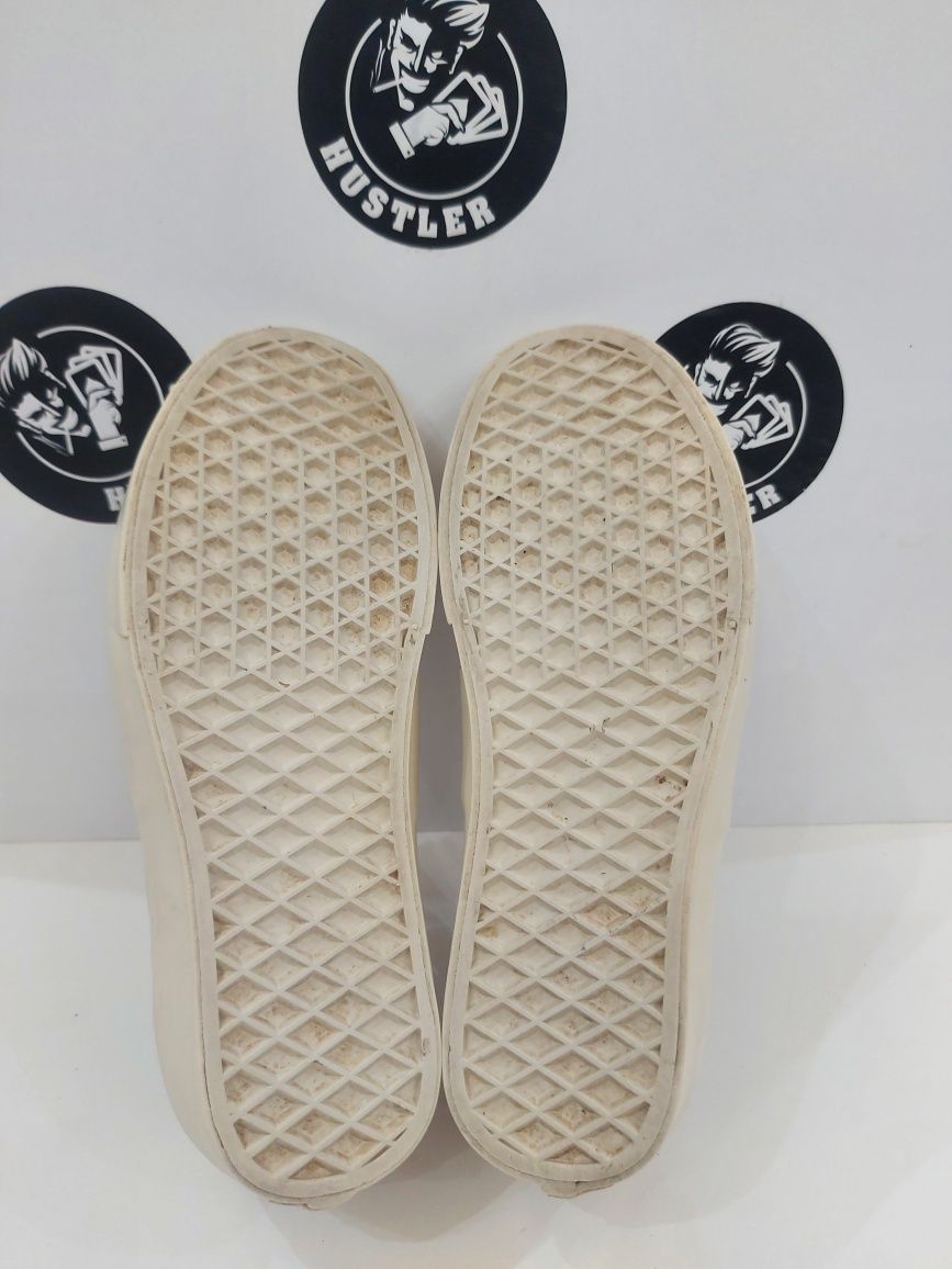 Дамски кецове от естествена кожа VANS. Номер 36