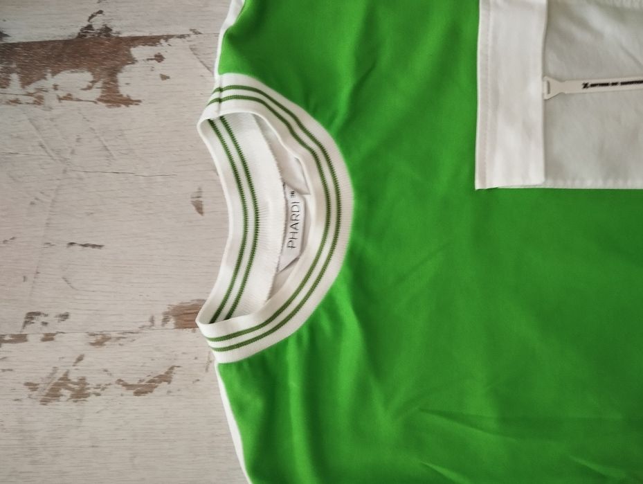 Дамска блуза с дълъг ръкав.