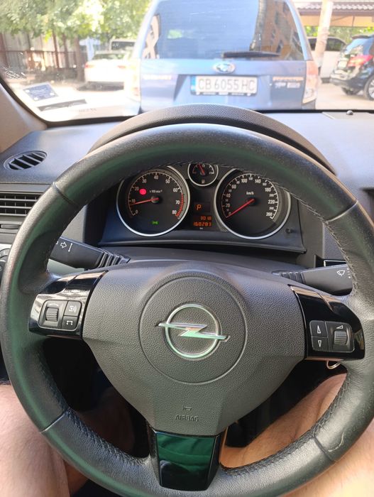 Продавам Опел ASTRA H