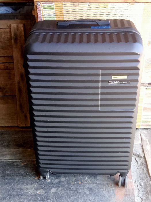 чемодан 68-46-30 см состояние новое.