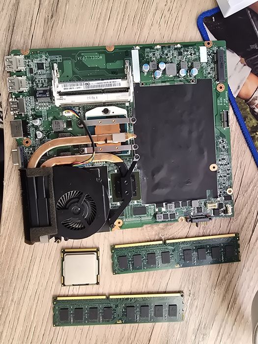 Комплект плата Lenovo ideapad z580 + i3-530 + 2x2 гб ddr3