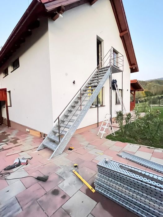 Scări metalice zincate