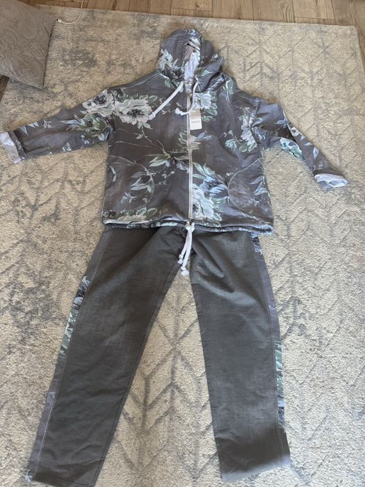 Продам женский костюм