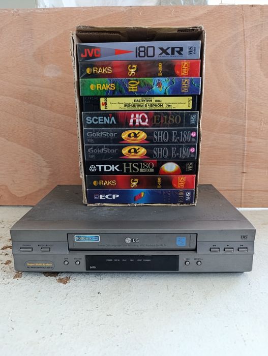 Видеомагнитофон LG