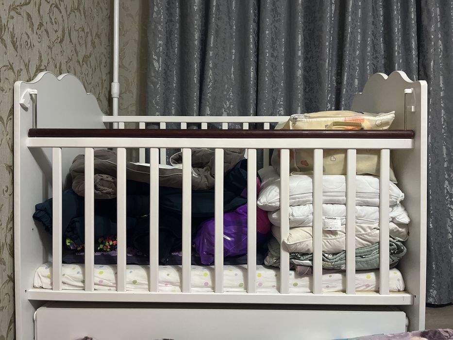 Детская кроватка с матрасиком