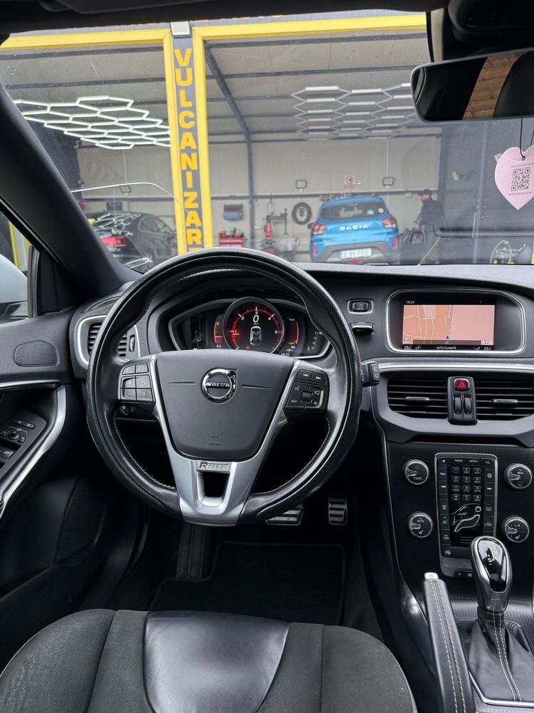 Volvo V40 D3 R design Automat 150 cai