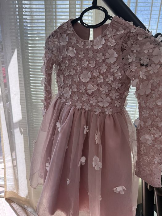 Красива рокля  petit fleur 6- 7 години