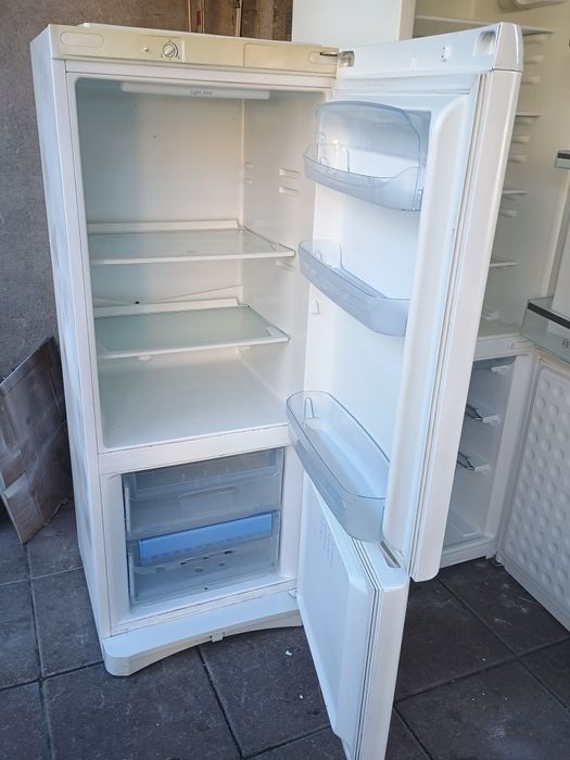 Frigider tip combină frigorifică înaltă Whirlpool WQ17654
